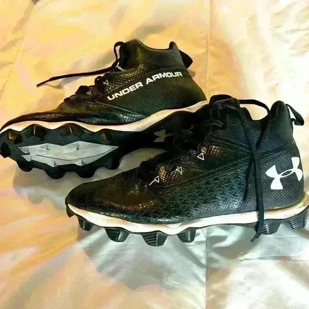Football cleats boys size 7.5